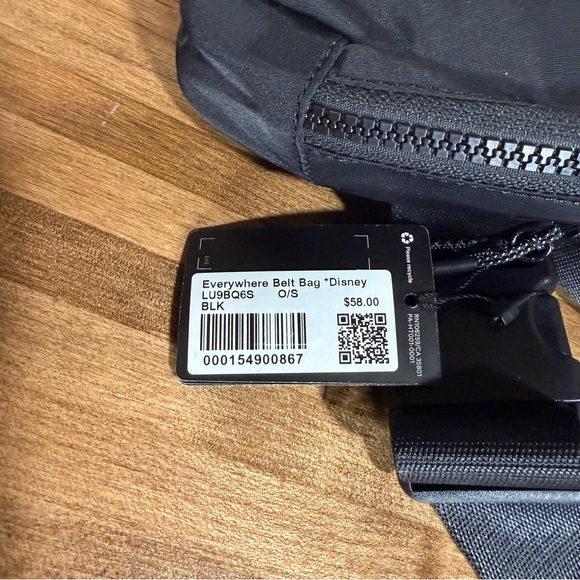 Disney x lululemon Everywhere Belt Bag Mickey in Motion Graphic - Picture 8 of 8